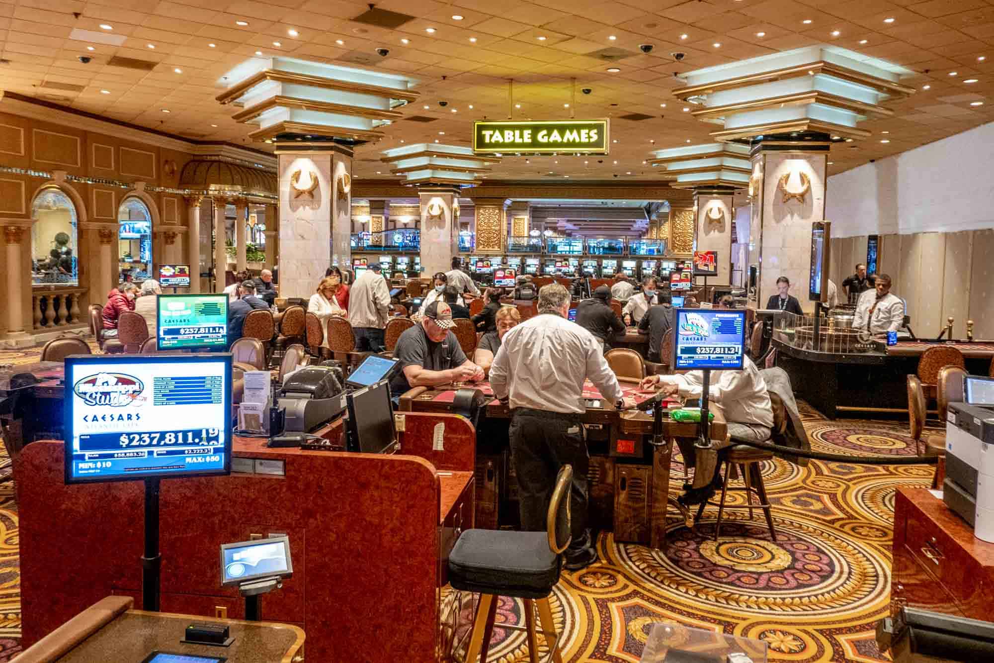 Slot Makinelerinde Kazanma Stratejileri: İpuçları ve Analizler